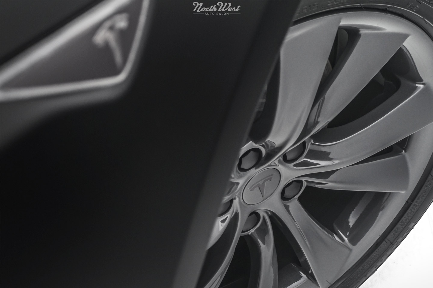 Tesla-Model-S-85-XPEL-Stealth-car-wrap-wheel-cap-s