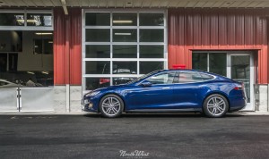 NorthWest-Auto-Salon-YIR-2015-Tesla-Model-S-new-blue