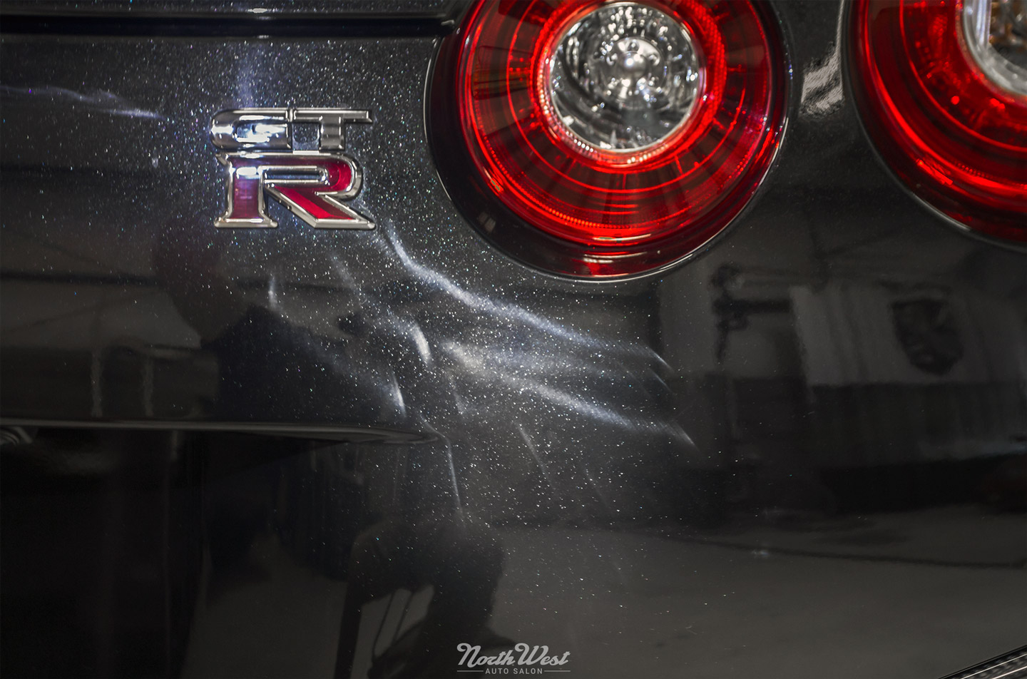 Nissan-GT-R-NISMO-New-Car-Detail-holograms-s